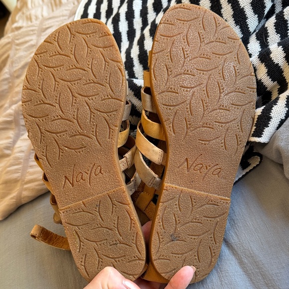 Strappy leather sandals - Picture 9 of 9